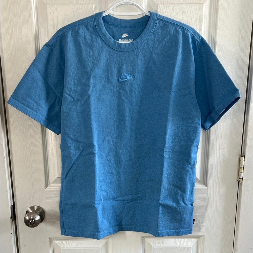 Nike Men's The Loose Fit Blue Tee Size Small Boxy Fit Casual Airmax 90